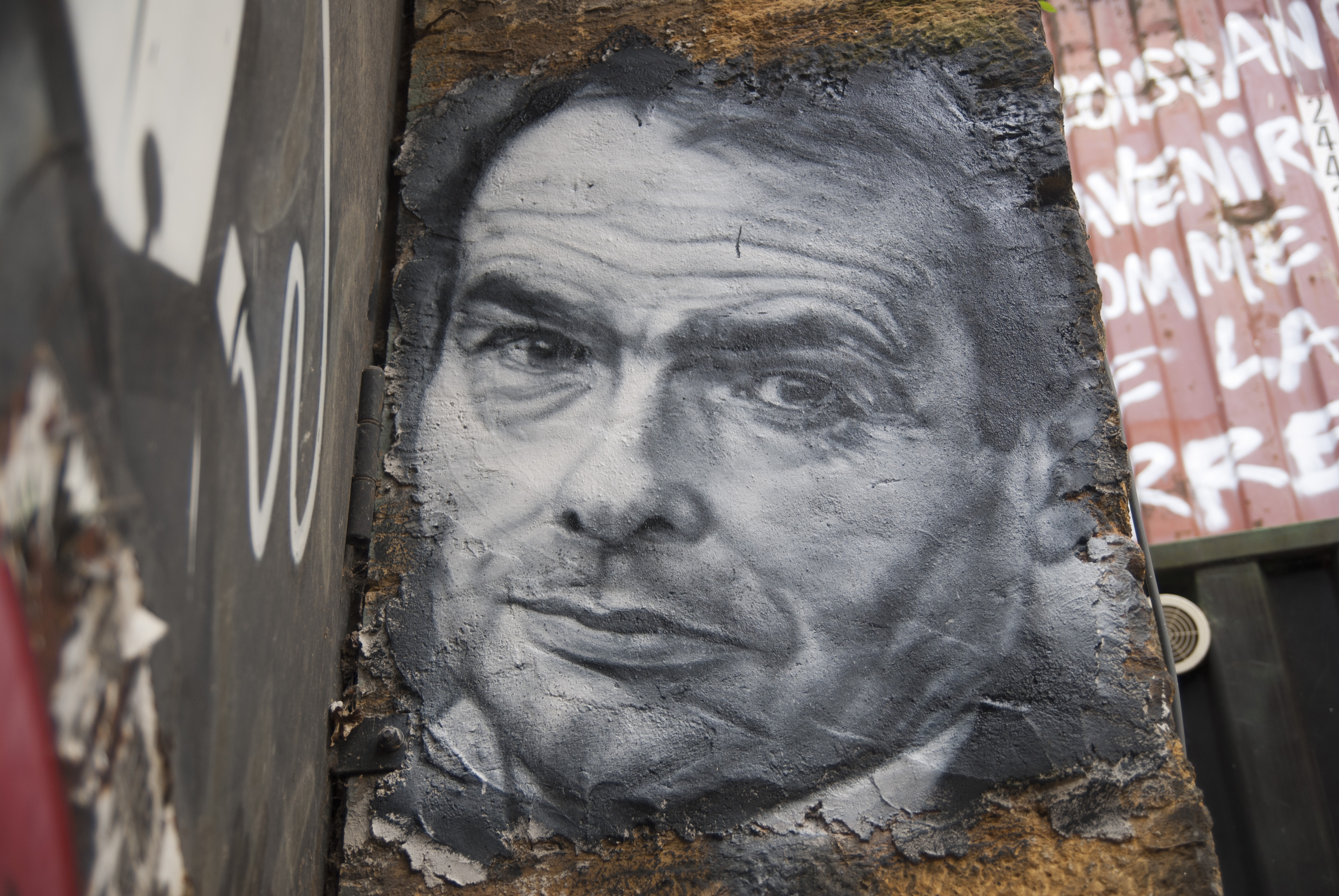 Street art rendition of Bourdieu's face. "Pierre Bourdieu" by @Flickr CC-BY.