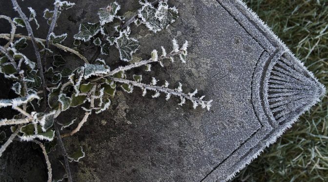 Frosty Grave by Simon Evans CC BY-NC-ND 2.0